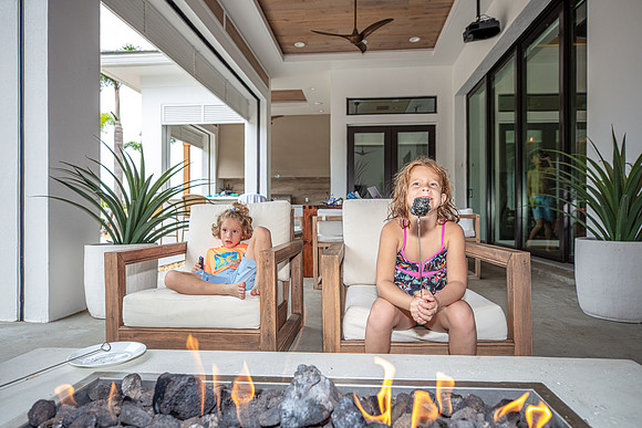 20220923-Reunion-Vacation-Home-5171m-backyard-smores-