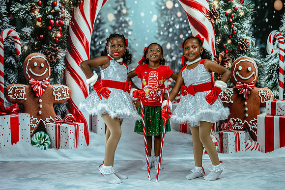 20251206-Dance-Station-Studios-Christmas-Portraits-2802