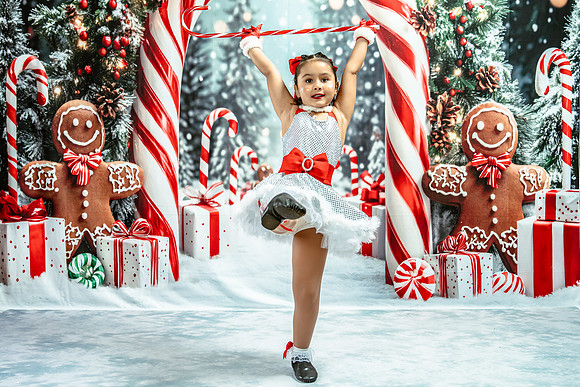 20251206-Dance-Station-Studios-Christmas-Portraits-2854