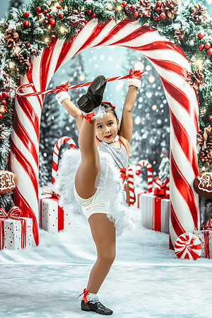 20251206-Dance-Station-Studios-Christmas-Portraits-2855