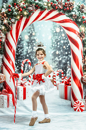 20251206-Dance-Station-Studios-Christmas-Portraits-2985