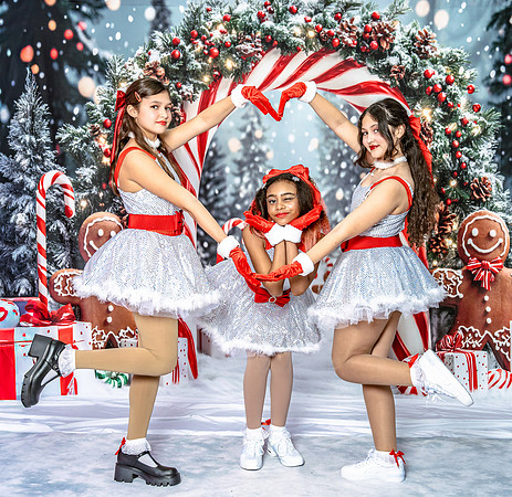 20251206-Dance-Station-Studios-Christmas-Portraits-3069
