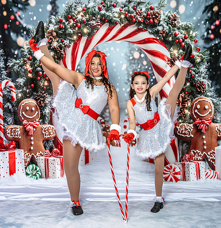 20251206-Dance-Station-Studios-Christmas-Portraits-3077