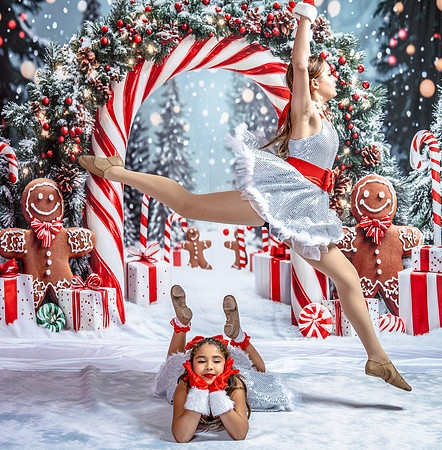 20251206-Dance-Station-Studios-Christmas-Portraits-3096