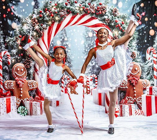20251206-Dance-Station-Studios-Christmas-Portraits-3125