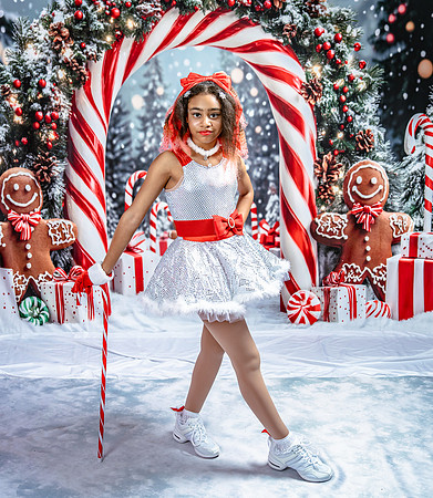 20251206-Dance-Station-Studios-Christmas-Portraits-3205