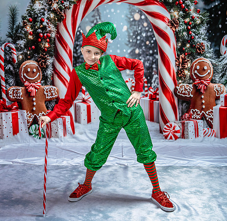20251206-Dance-Station-Studios-Christmas-Portraits-3206-