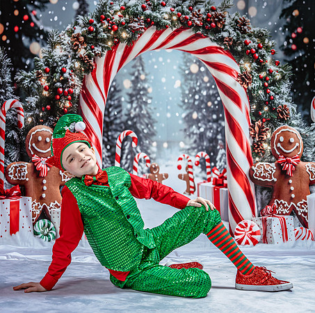 20251206-Dance-Station-Studios-Christmas-Portraits-3216