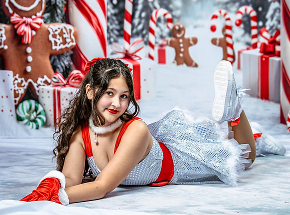 20251206-Dance-Station-Studios-Christmas-Portraits-3255