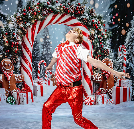 20251206-Dance-Station-Studios-Christmas-Portraits-3275