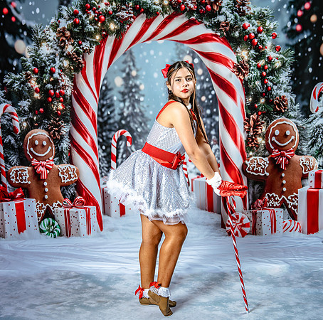 20251206-Dance-Station-Studios-Christmas-Portraits-3322