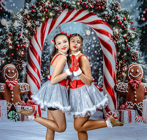 20251206-Dance-Station-Studios-Christmas-Portraits-3335