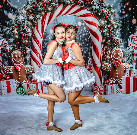 20251206-Dance-Station-Studios-Christmas-Portraits-3332
