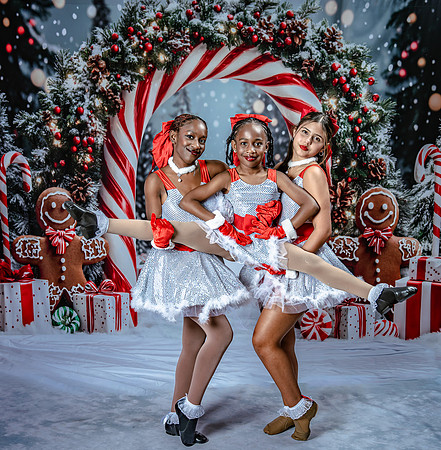 20251206-Dance-Station-Studios-Christmas-Portraits-3347