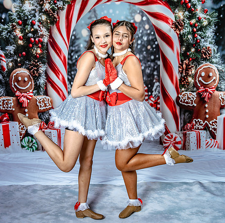 20251206-Dance-Station-Studios-Christmas-Portraits-3334