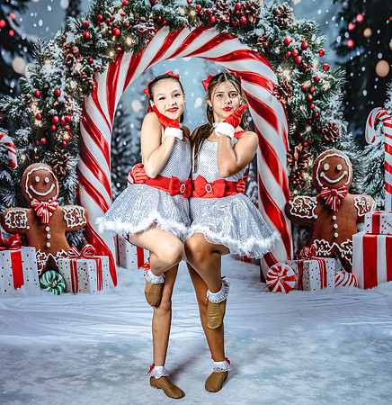 20251206-Dance-Station-Studios-Christmas-Portraits-3327