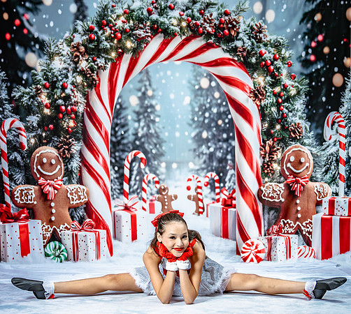 20251206-Dance-Station-Studios-Christmas-Portraits-3358