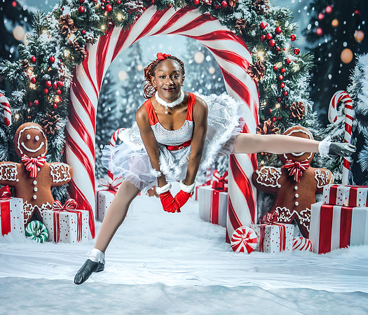 20251206-Dance-Station-Studios-Christmas-Portraits-3432