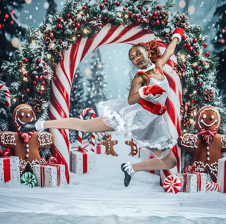 20251206-Dance-Station-Studios-Christmas-Portraits-3435