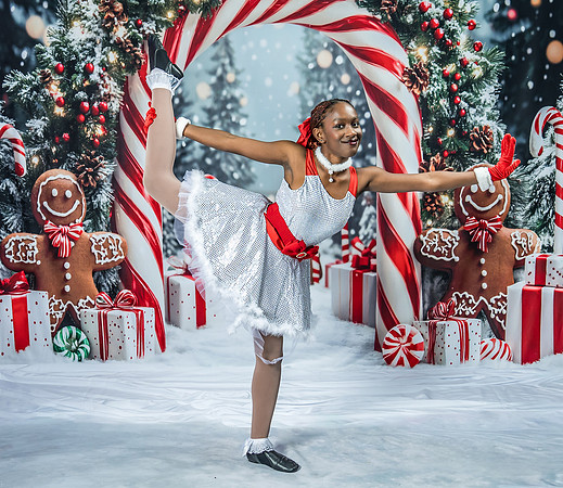 20251206-Dance-Station-Studios-Christmas-Portraits-3440-