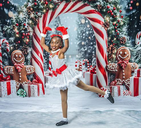 20251206-Dance-Station-Studios-Christmas-Portraits-3454