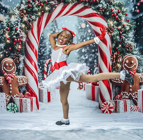 20251206-Dance-Station-Studios-Christmas-Portraits-3457