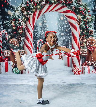 20251206-Dance-Station-Studios-Christmas-Portraits-3479