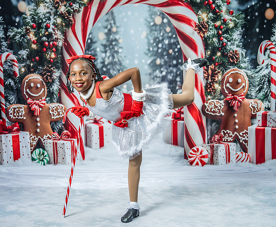20251206-Dance-Station-Studios-Christmas-Portraits-3482