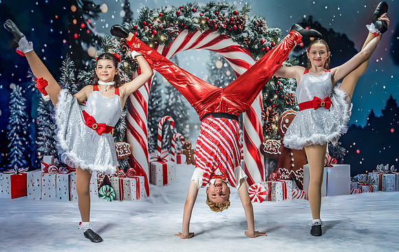 20251206-Dance-Station-Studios-Christmas-Portraits-3485-