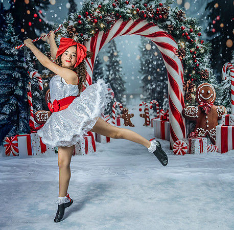 20251206-Dance-Station-Studios-Christmas-Portraits-3487