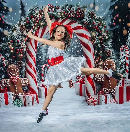 20251206-Dance-Station-Studios-Christmas-Portraits-3489--