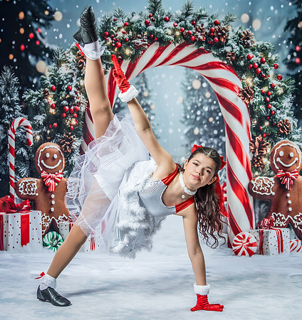 20251206-Dance-Station-Studios-Christmas-Portraits-3511-