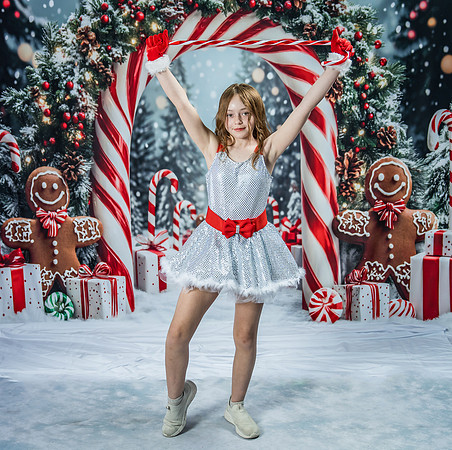 20251206-Dance-Station-Studios-Christmas-Portraits-3526