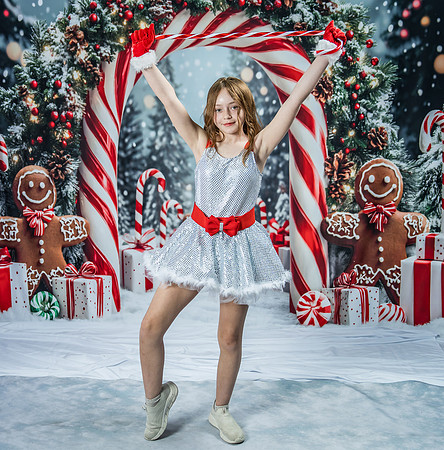 20251206-Dance-Station-Studios-Christmas-Portraits-3522