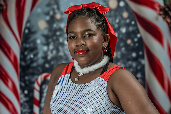 20251206-Dance-Station-Studios-Christmas-Portraits-3559