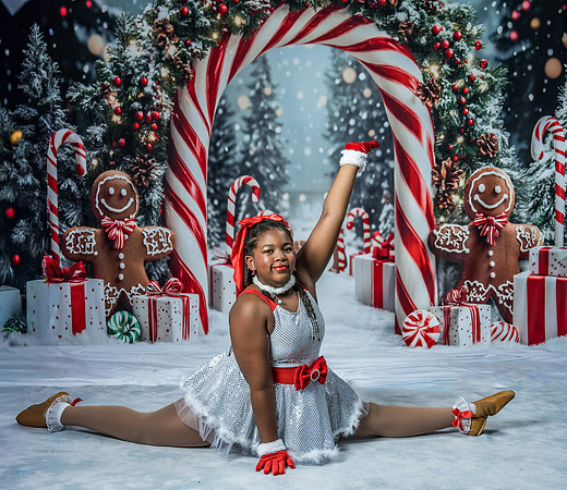 20251206-Dance-Station-Studios-Christmas-Portraits-3564