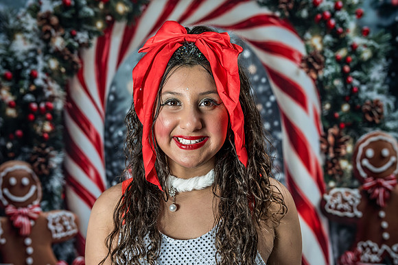 20251206-Dance-Station-Studios-Christmas-Portraits-3566