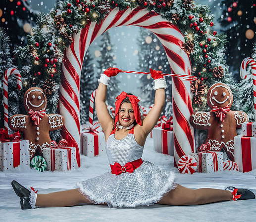 20251206-Dance-Station-Studios-Christmas-Portraits-3568-