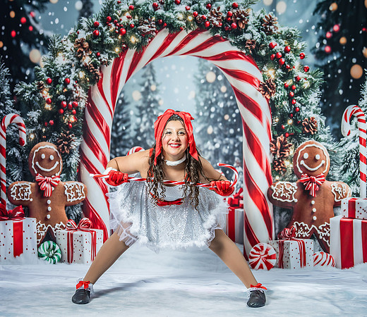 20251206-Dance-Station-Studios-Christmas-Portraits-3583