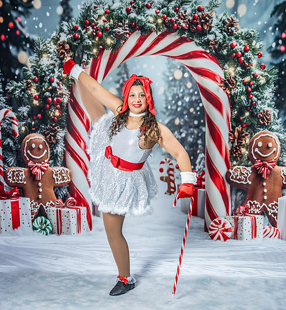 20251206-Dance-Station-Studios-Christmas-Portraits-3584