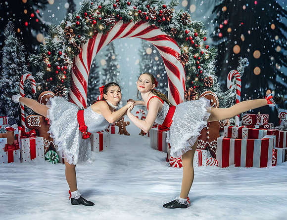 20251206-Dance-Station-Studios-Christmas-Portraits-3599