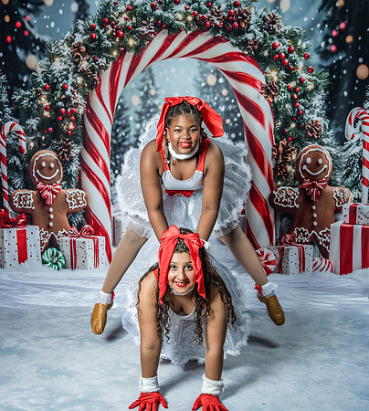 20251206-Dance-Station-Studios-Christmas-Portraits-3641