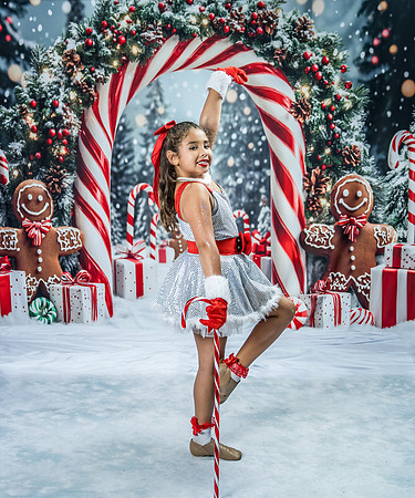 20251206-Dance-Station-Studios-Christmas-Portraits-3667