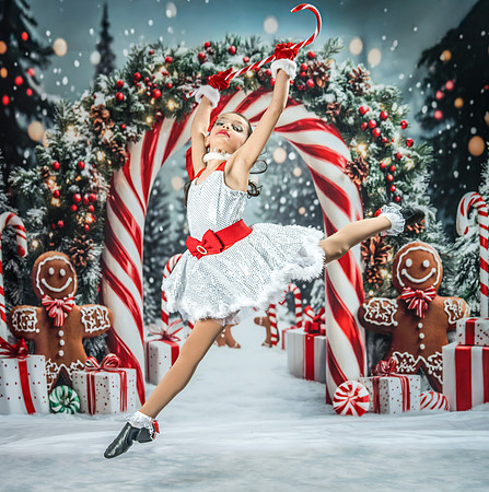 20251207-Dance-Station-Studios-Christmas-Portraits-4064