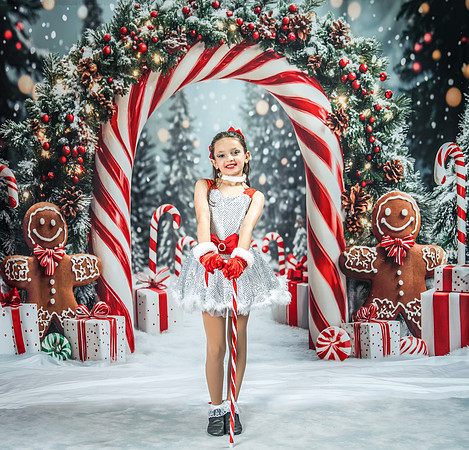 20251207-Dance-Station-Studios-Christmas-Portraits-4058