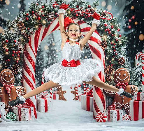 20251207-Dance-Station-Studios-Christmas-Portraits-4077-
