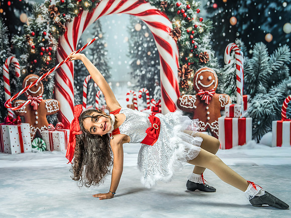 20251207-Dance-Station-Studios-Christmas-Portraits-4084
