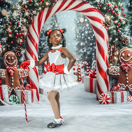 20251207-Dance-Station-Studios-Christmas-Portraits-4094