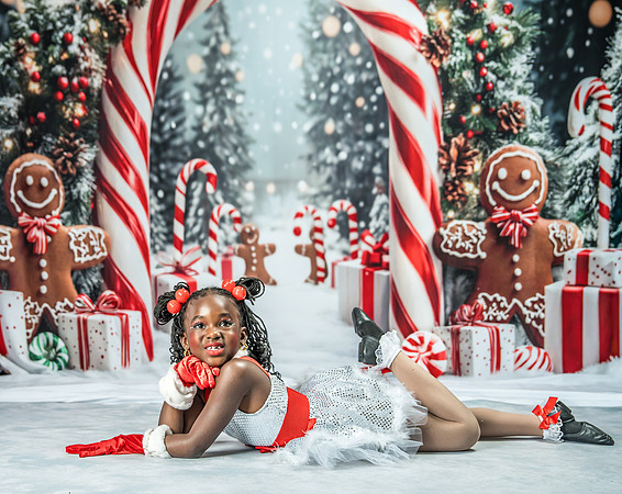 20251207-Dance-Station-Studios-Christmas-Portraits-4097