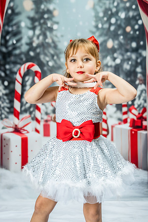 20251207-Dance-Station-Studios-Christmas-Portraits-4101